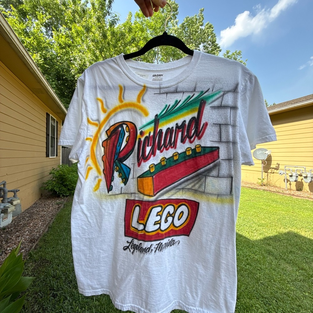 Gildan Colorful Graphic T-Shirt